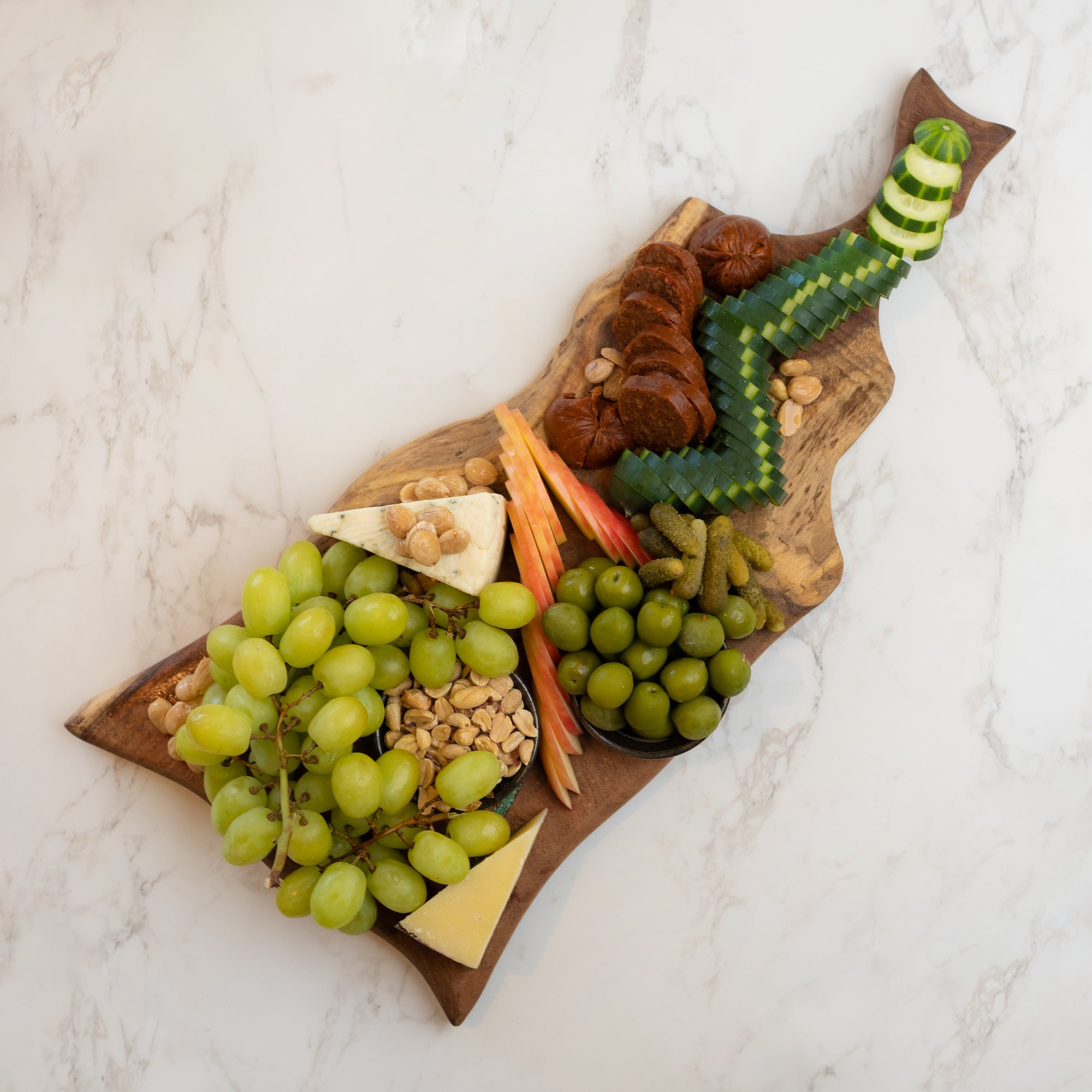 Vegetarian Charcuterie board + our Chorizo sausage – RollinGreens